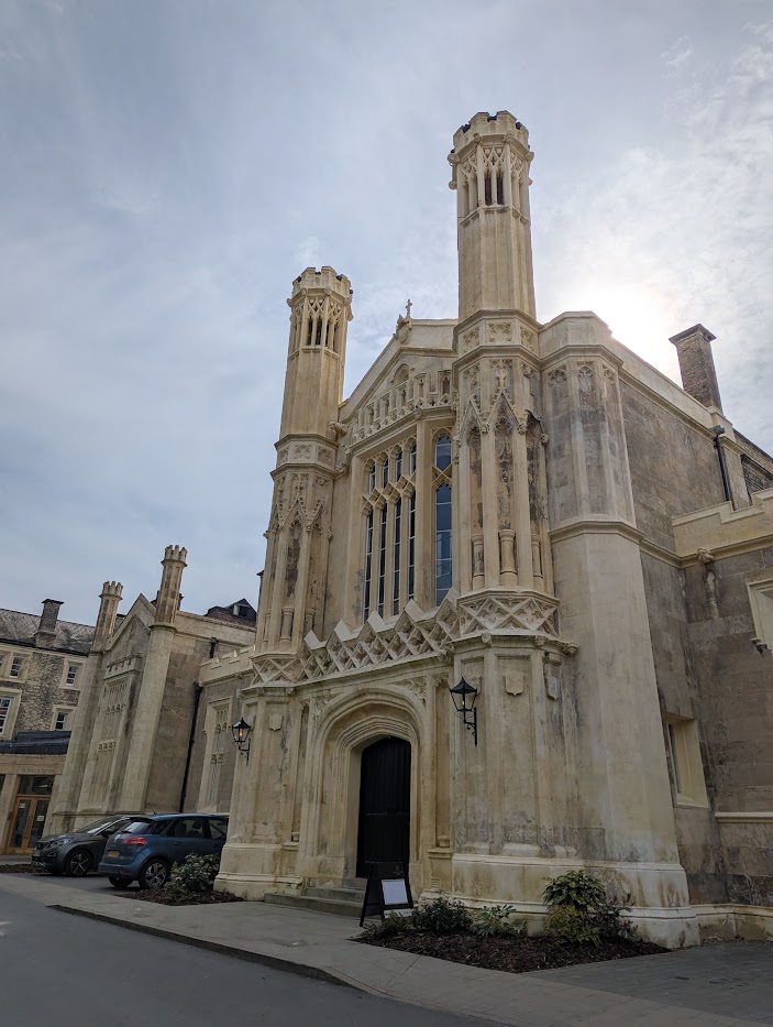 St Peter's school, absolutely beautiful! I made sure to crop our filthy car out of the picture, we rather lowered the tone. 
